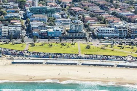Beachfront Breeze On Campbell - Accommodation Guide 1
