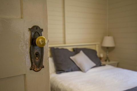 Arohanui - Accommodation Guide 3