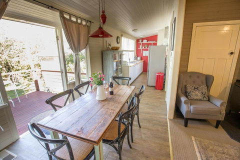 Arohanui - Accommodation Guide 6
