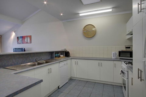 Port Lincoln Foreshore Apartments - Accommodation Asia 6