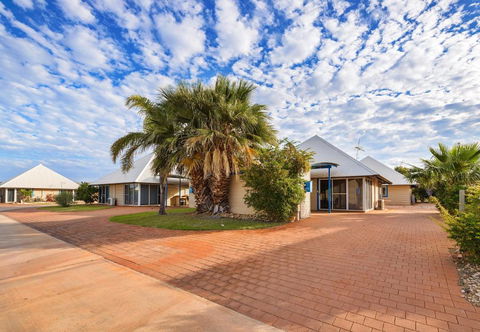 Osprey Holiday Village Unit 120 Colourful 3 Bedroom Holiday Villa With A Pool In The Complex - Accommodation Asia 5