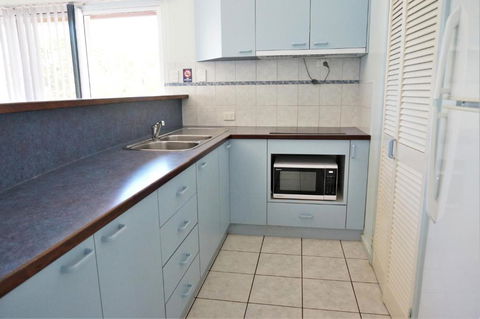 Osprey Holiday Village Unit 120 Colourful 3 Bedroom Holiday Villa With A Pool In The Complex - Accommodation Asia 7