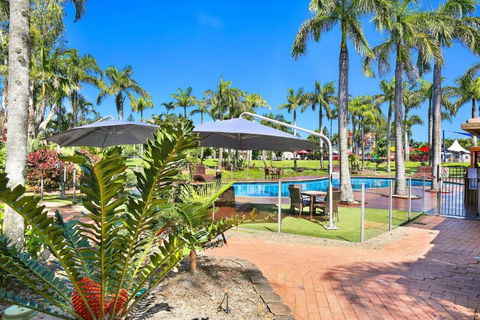 Resort Style The Oasis Resort Villa 7 2 Landsborough Pde - Accommodation Asia 4