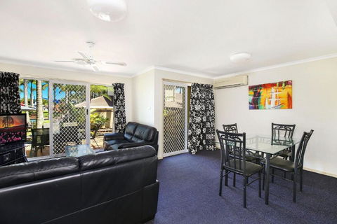 Resort Style The Oasis Resort Villa 7 2 Landsborough Pde - Accommodation Asia 1
