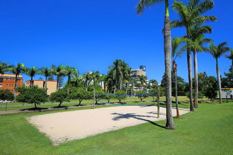 Resort Style The Oasis Resort Villa 7 2 Landsborough Pde - Accommodation Asia 2