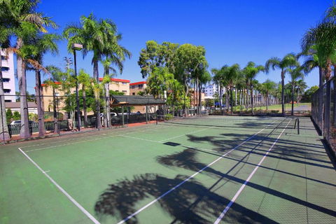 Resort Style The Oasis Resort Villa 7 2 Landsborough Pde - Accommodation Asia 5