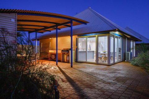 Osprey Holiday Village Unit 106 Trendy 3 Bedroom Holiday Villa With A Pool In The Complex - Accommodation Guide 2