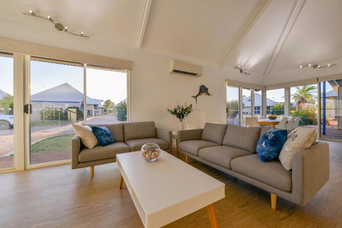 Osprey Holiday Village Unit 106 Trendy 3 Bedroom Holiday Villa With A Pool In The Complex - Accommodation Guide 7