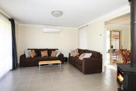 Kingfisher Pet Friendly 10 Mins To Hyams Beach - Accommodation Guide 7