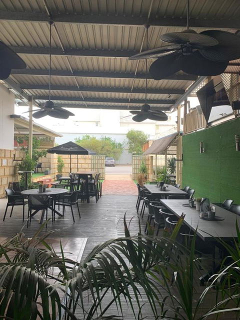 Riverside Hotel - Accommodation Asia 2