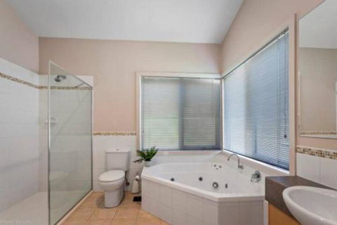 DRIFTWOOD VILLA Free Wifi Walk To Beach - Accommodation Asia 3