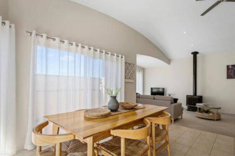 DRIFTWOOD VILLA Free Wifi Walk To Beach - Accommodation Asia 6