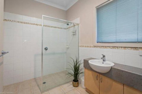 DRIFTWOOD VILLA Free Wifi Walk To Beach - Accommodation Asia 2