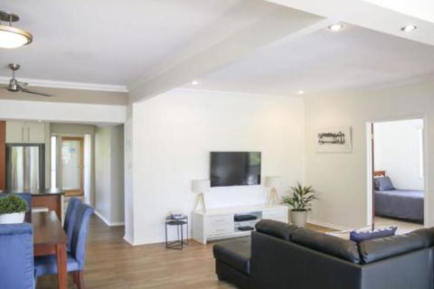 Top Tier Dog Friendly Holiday Home - Accommodation Guide 4