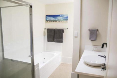 Top Tier Dog Friendly Holiday Home - Accommodation Guide 0