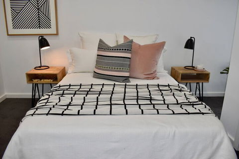 Brand New 2 Bed Apartment With Stunning City Views - Accommodation Guide 7