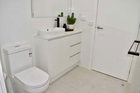Brand New 2 Bed Apartment With Stunning City Views - Accommodation Guide 2