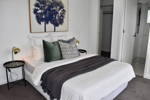 Brand New 2 Bed Apartment With Stunning City Views - Accommodation Guide 3