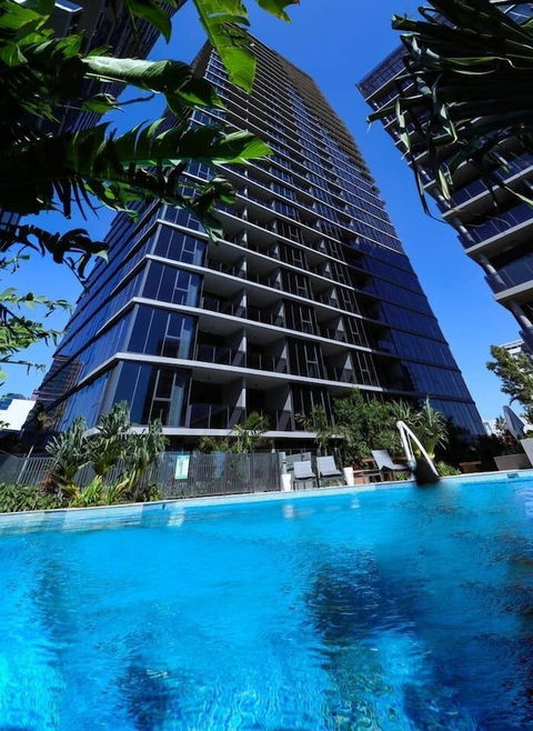 Stylist 2 Bedrooms Apartment With Pool/gym/parking - Accommodation Asia 1