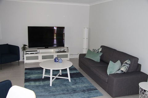 Warnbro Beach Family Accommodation - Accommodation Asia 6