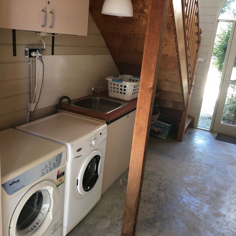 Alpine Stag Lodge House - Accommodation Guide 1