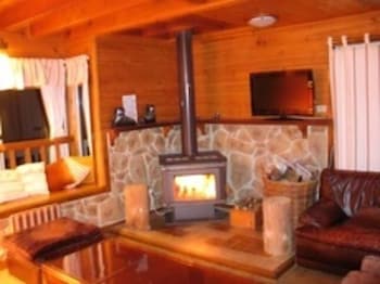 Alpine Stag Lodge House - Accommodation Guide 0