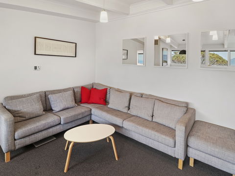 Ski View 4 - Accommodation Guide 0