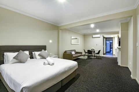 Aloha Central Premium Studios - Accommodation Asia 5
