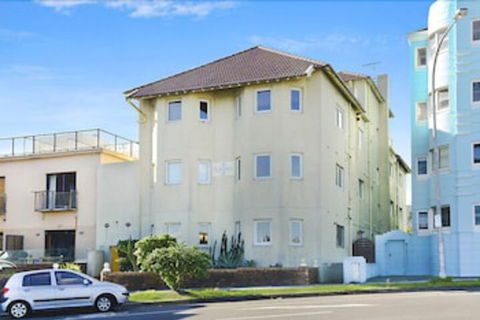 Designer Beachfront Apartment - Accommodation Guide 2