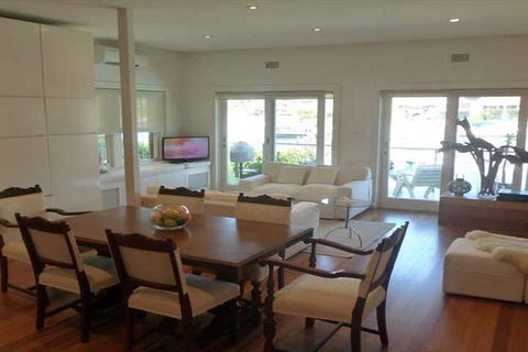 Waterfront Kirribilli Apartment NS181 - Accommodation Asia 4