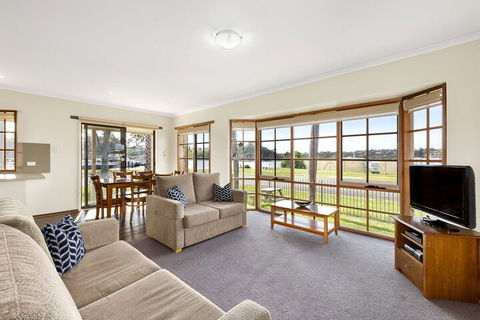 Riviera Beach Resort - Accommodation Asia 4