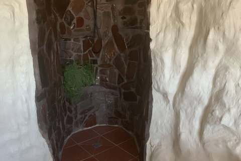 Di's Dugouts - Accommodation Guide 5