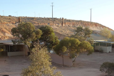 Di's Dugouts - Accommodation Guide 1