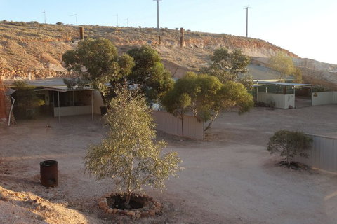 Di's Dugouts - Accommodation Guide 3