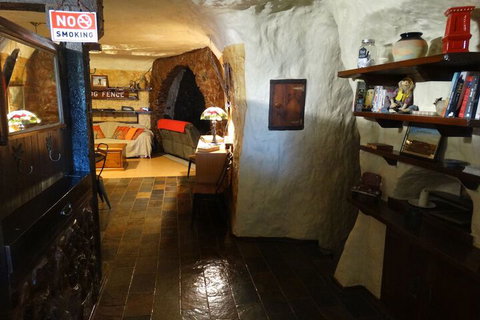 Di's Dugouts - Accommodation Guide 2