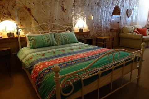 Di's Dugouts - Accommodation Guide 7