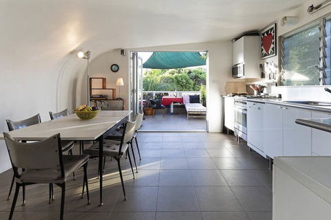 Bondi Retro Designer - Accommodation Guide 6