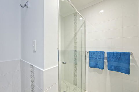 Dolphins Apartment - Accommodation Asia 3