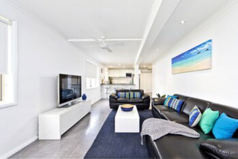 Dolphins Apartment - Accommodation Asia 0