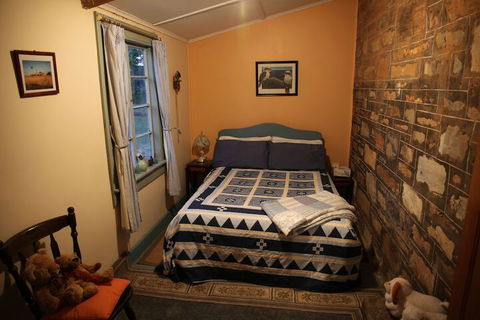 Kookaburra Cottage - Accommodation Guide 1