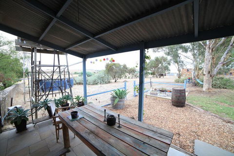 Kookaburra Cottage - Accommodation Guide 6