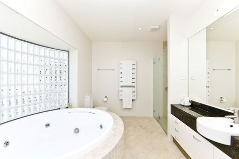 Whale View - Accommodation Asia 5