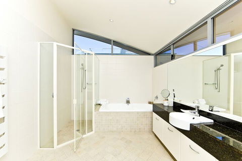 Whale View - Accommodation Asia 4