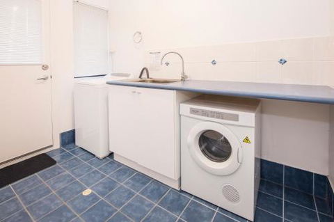 Daves Digs - Accommodation Asia 4