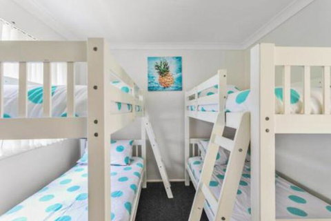 MOLLYMOOK BEACH COTTAGE - Accommodation Guide 2