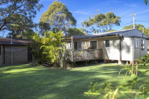 MOLLYMOOK BEACH COTTAGE - Accommodation Guide 6