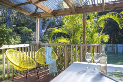 MOLLYMOOK BEACH COTTAGE - Accommodation Guide 0