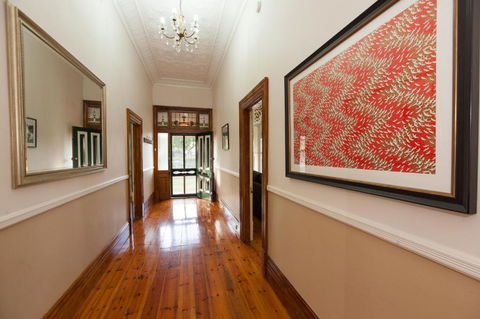 Central Charm - Accommodation Asia 4