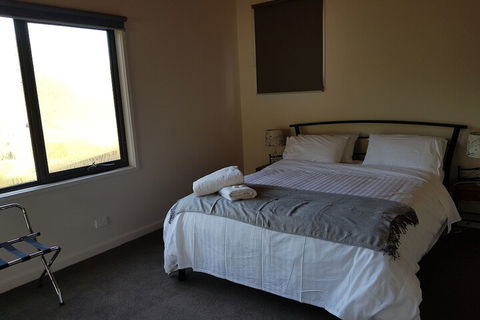 Moondance Lodge - Accommodation Guide 5