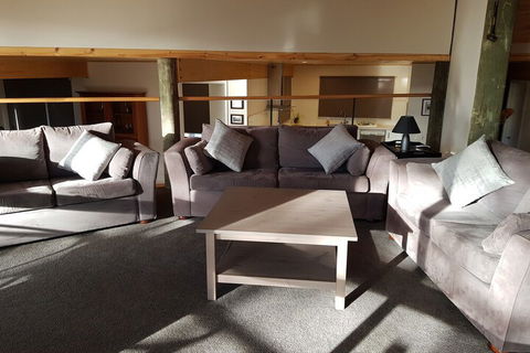 Moondance Lodge - Accommodation Guide 7